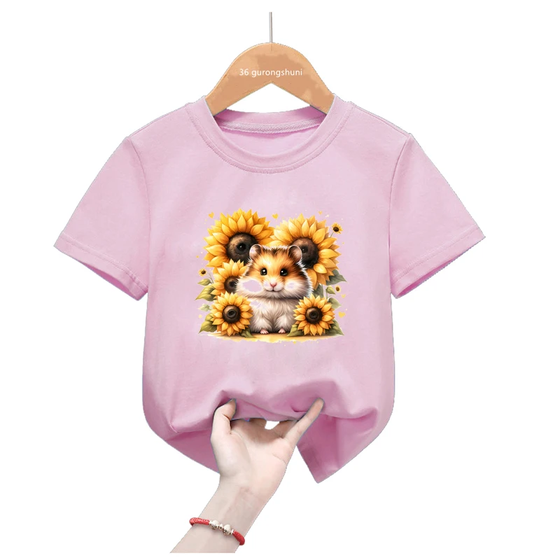 Camiseta niña estampada con hámster y girasol estilo kawaii de verano