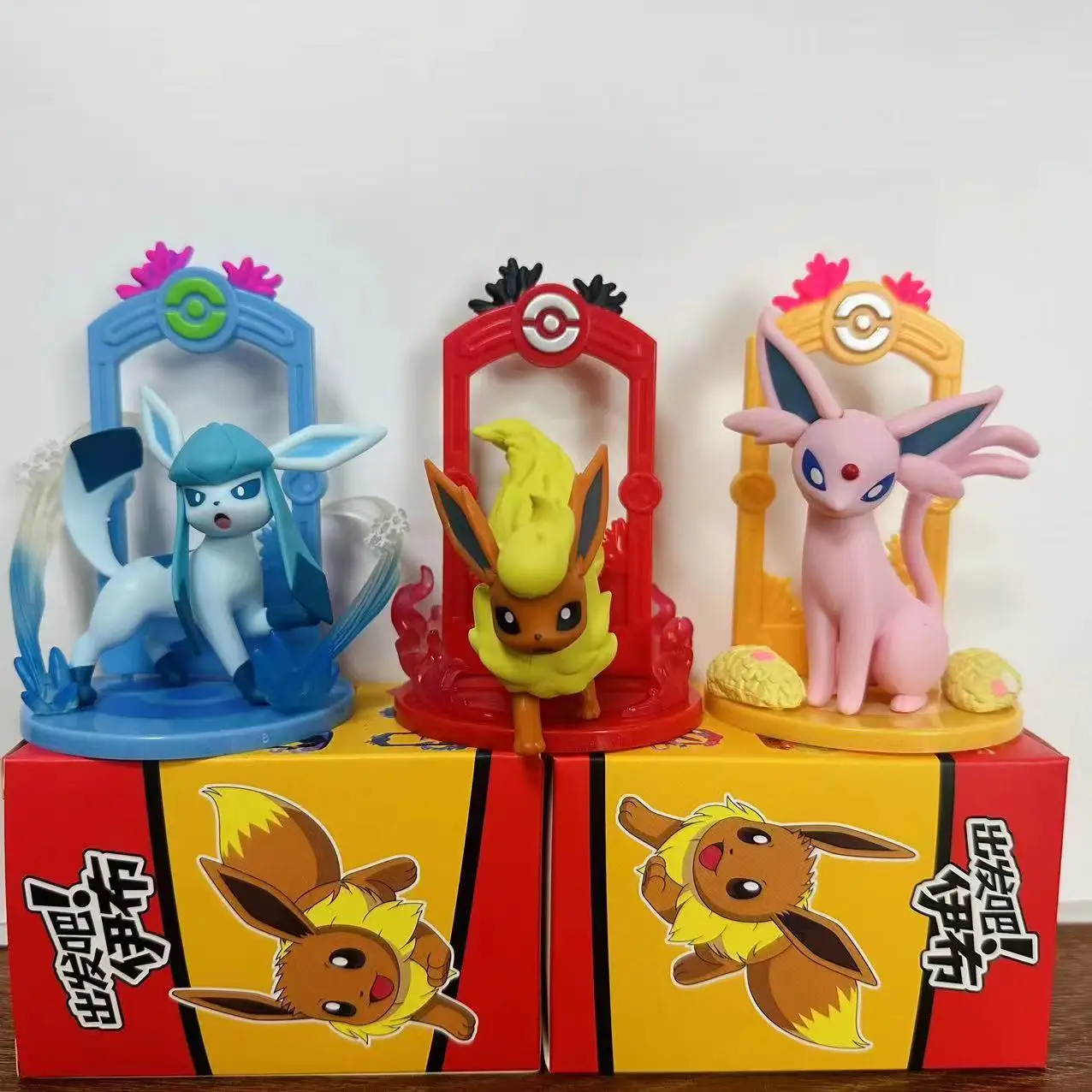 Conjunto de figuras Pokémon Eevee: Sylveon, Espeon y Leafeon - imagen 5