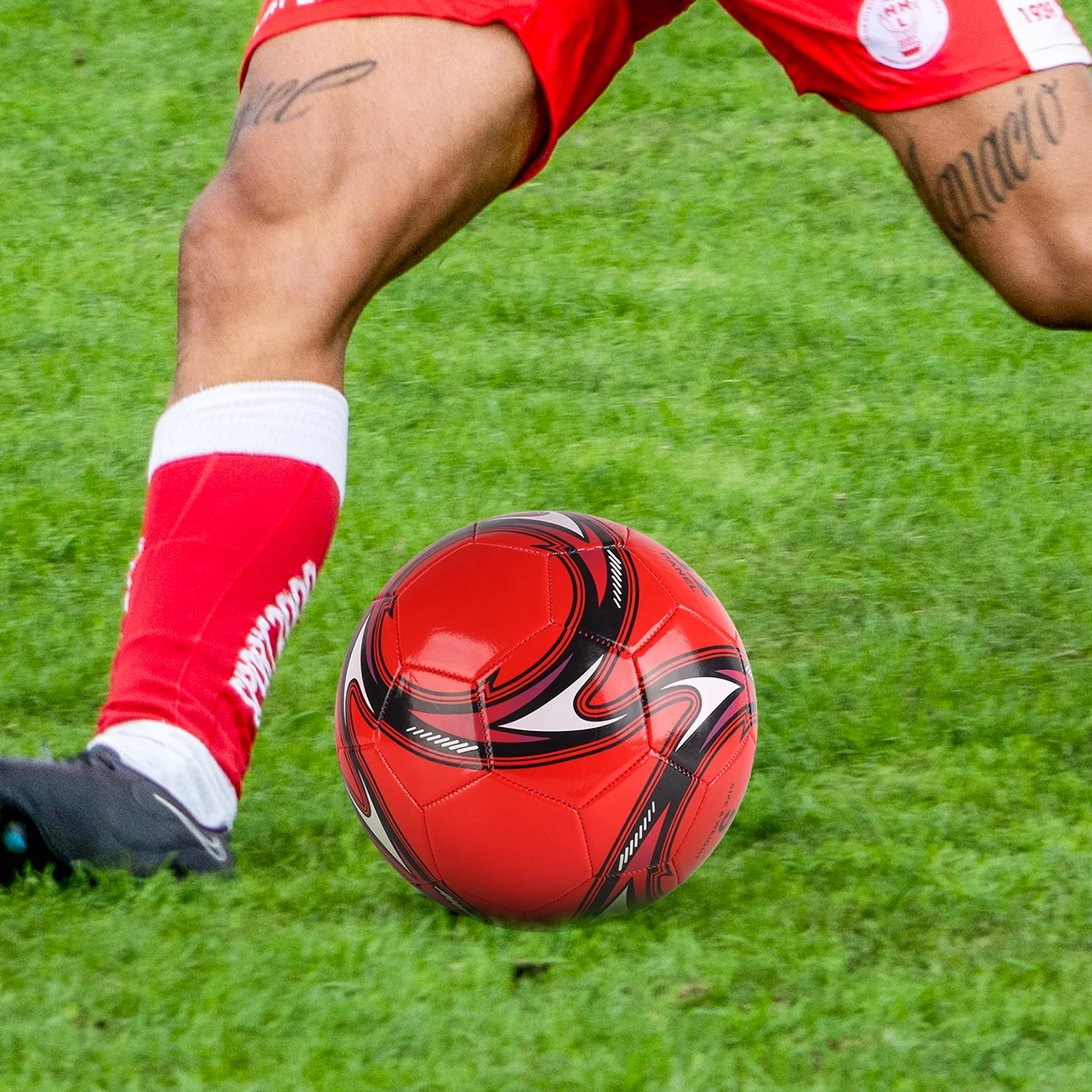 Balón de fútbol infantil rojo para entrenar y jugar - imagen 2