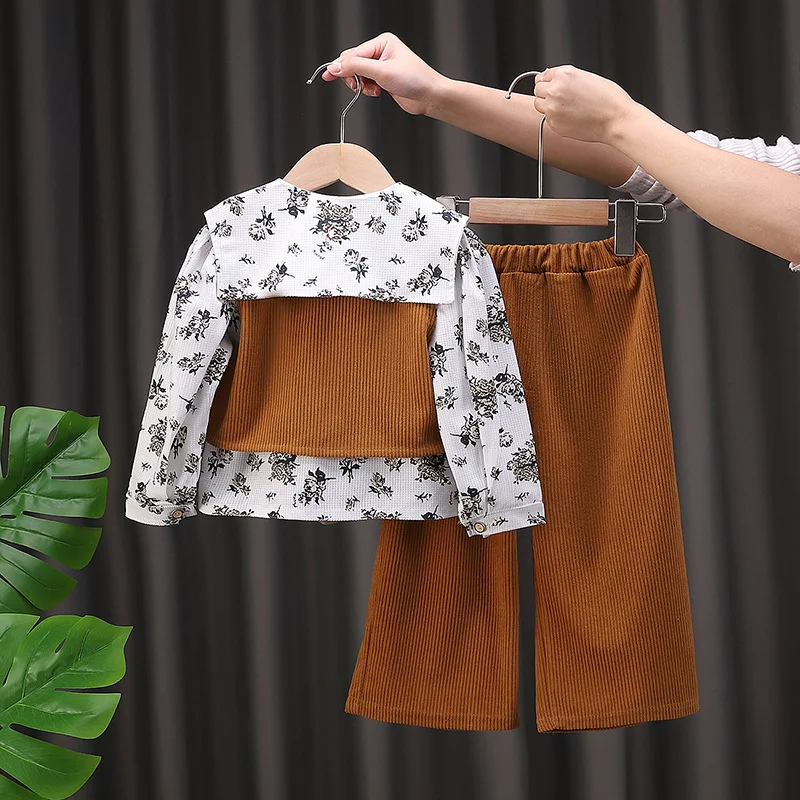 Conjunto de bebé niña de otoño con camisa, chaleco y pantalón - imagen 2