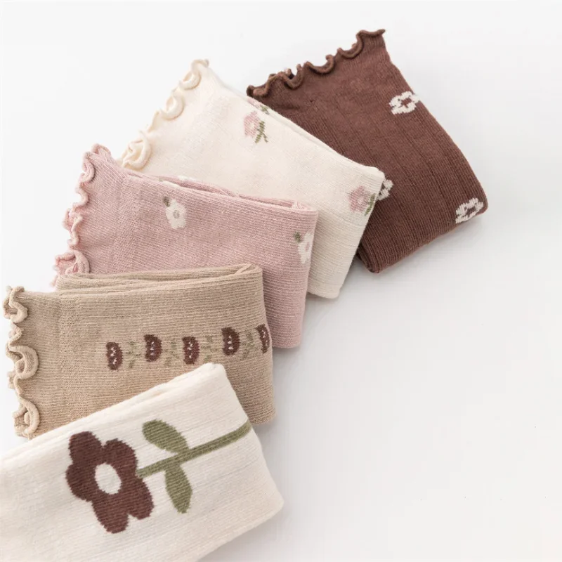 Calcetines florales de algodón suave para recién nacido – estilo retro - imagen 5