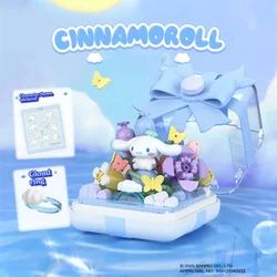 Caja sorpresa Sanrio de construcción acrílica con Hello Kitty y Kuromi
