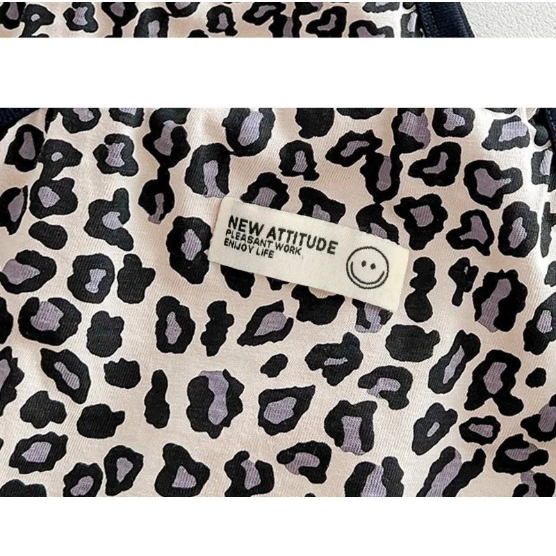 Mono de bebé de verano fino con estampado leopardo tipo peto - imagen 2