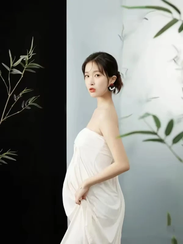 Vestido tubo blanco para embarazada – Sesión fotos - imagen 2