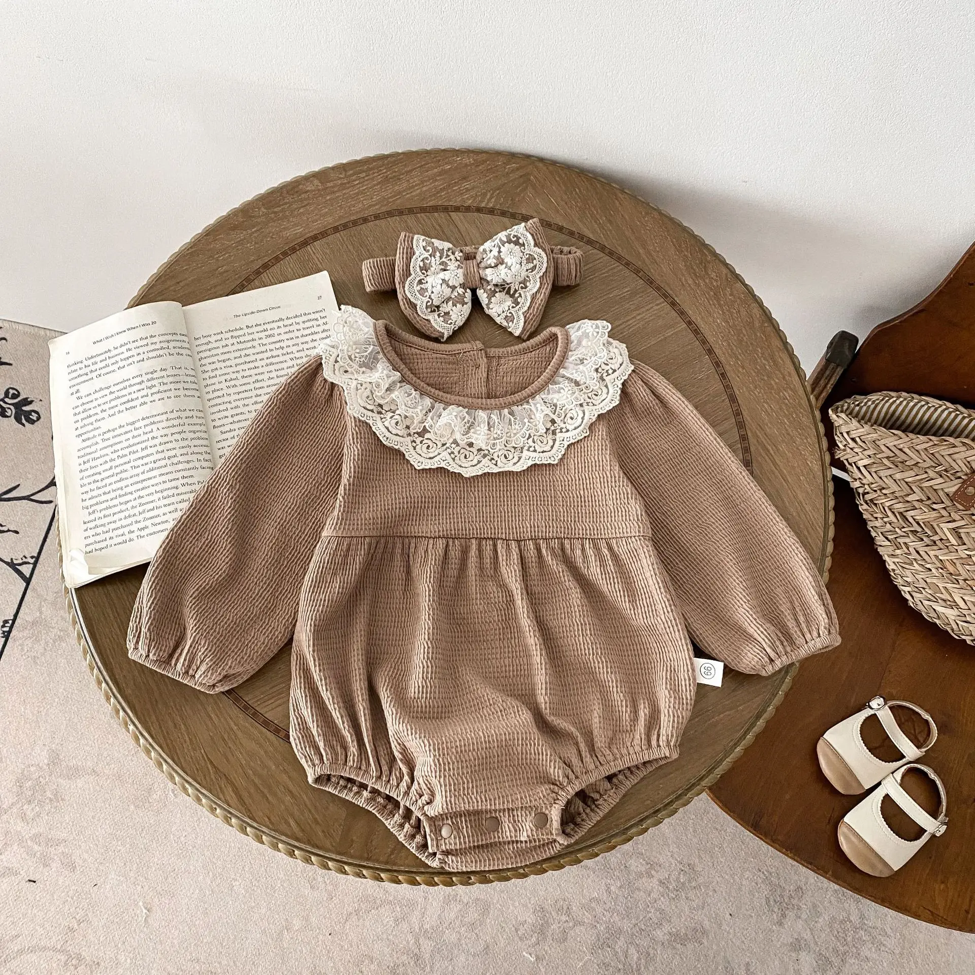 MILANCEL body con cuello de encaje para bebé - conjunto primaveral - imagen 5