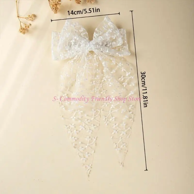 Horquilla en tono pastel con vestido formal