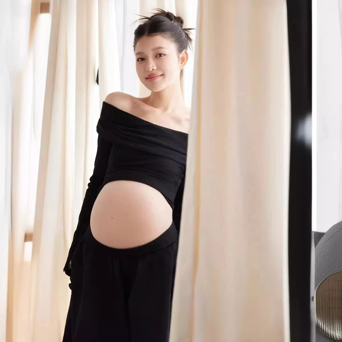 Conjunto premamá negro para sesión de fotos de embarazo - imagen 5