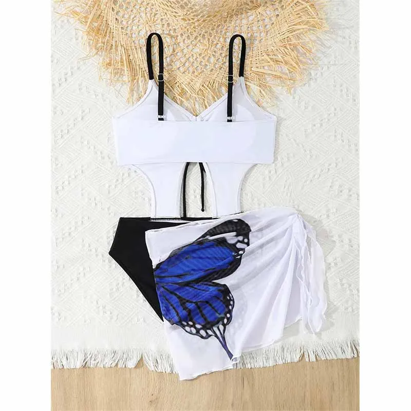 Conjunto de baño infantil con faldón y lazo