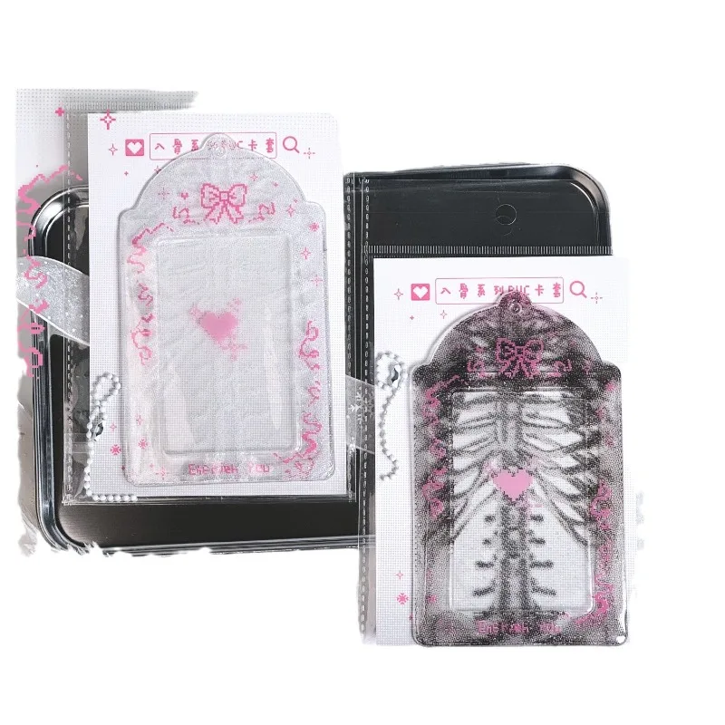 Protector de tarjetas con lazo y llavero