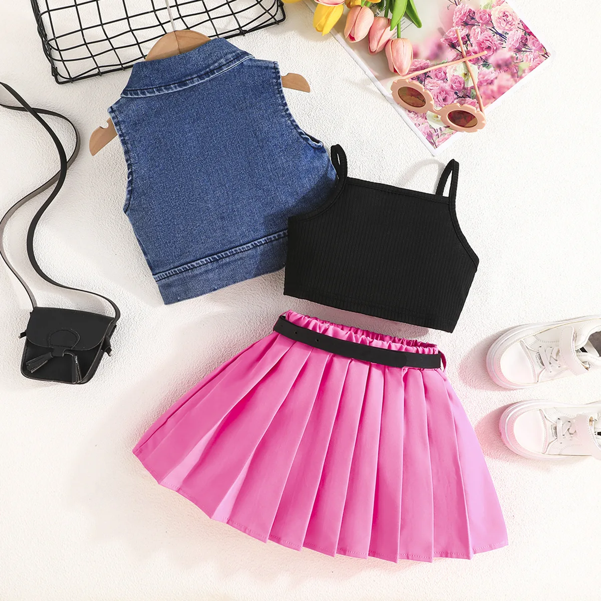 Conjunto infantil con chaleco vaquero y falda para niña - imagen 4