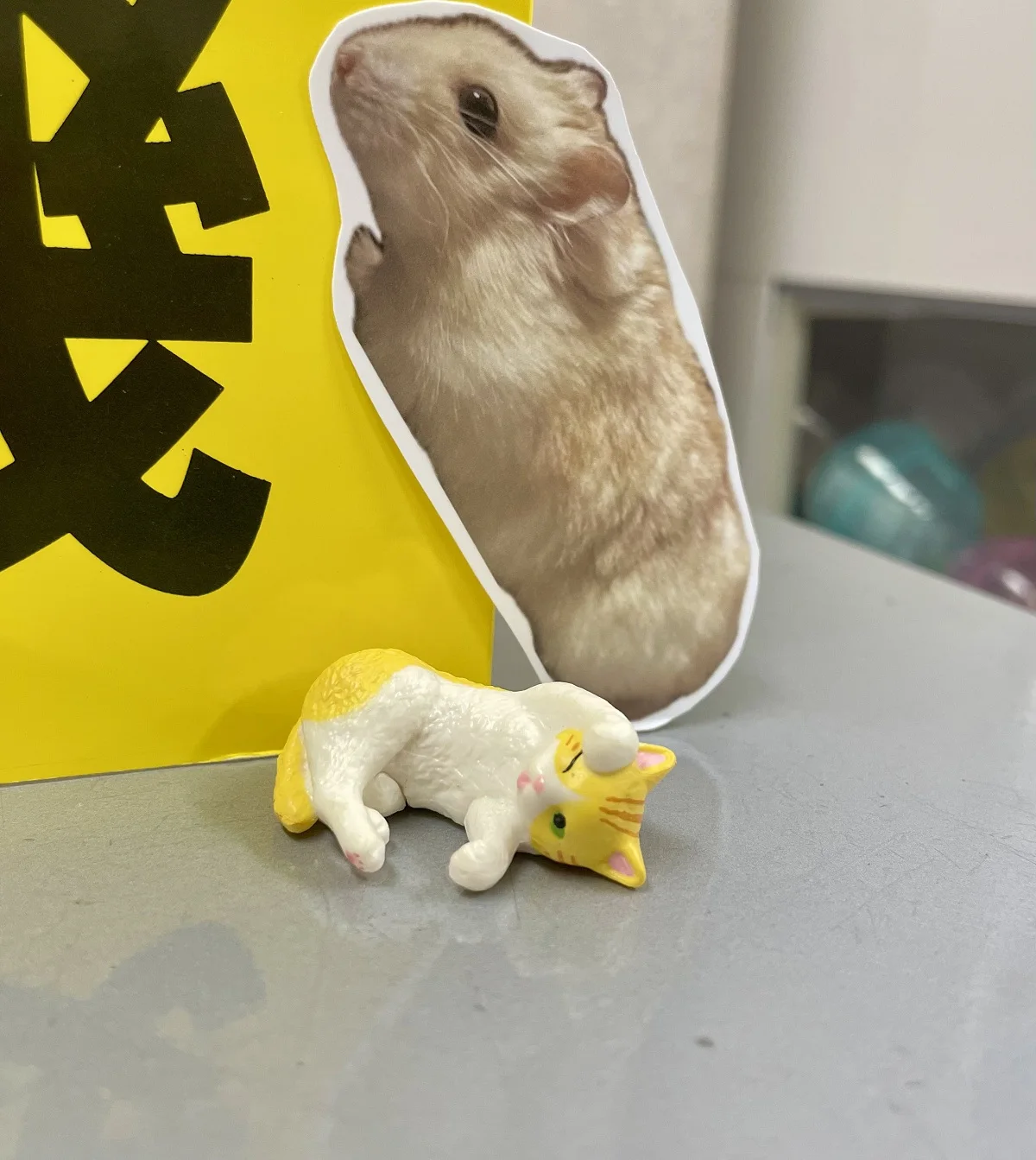 Tarlin figura gashapon de gatito calicó sentado para coleccionar - imagen 3