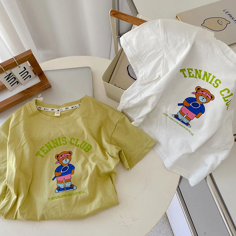 Camiseta en color azul con estampado frontal