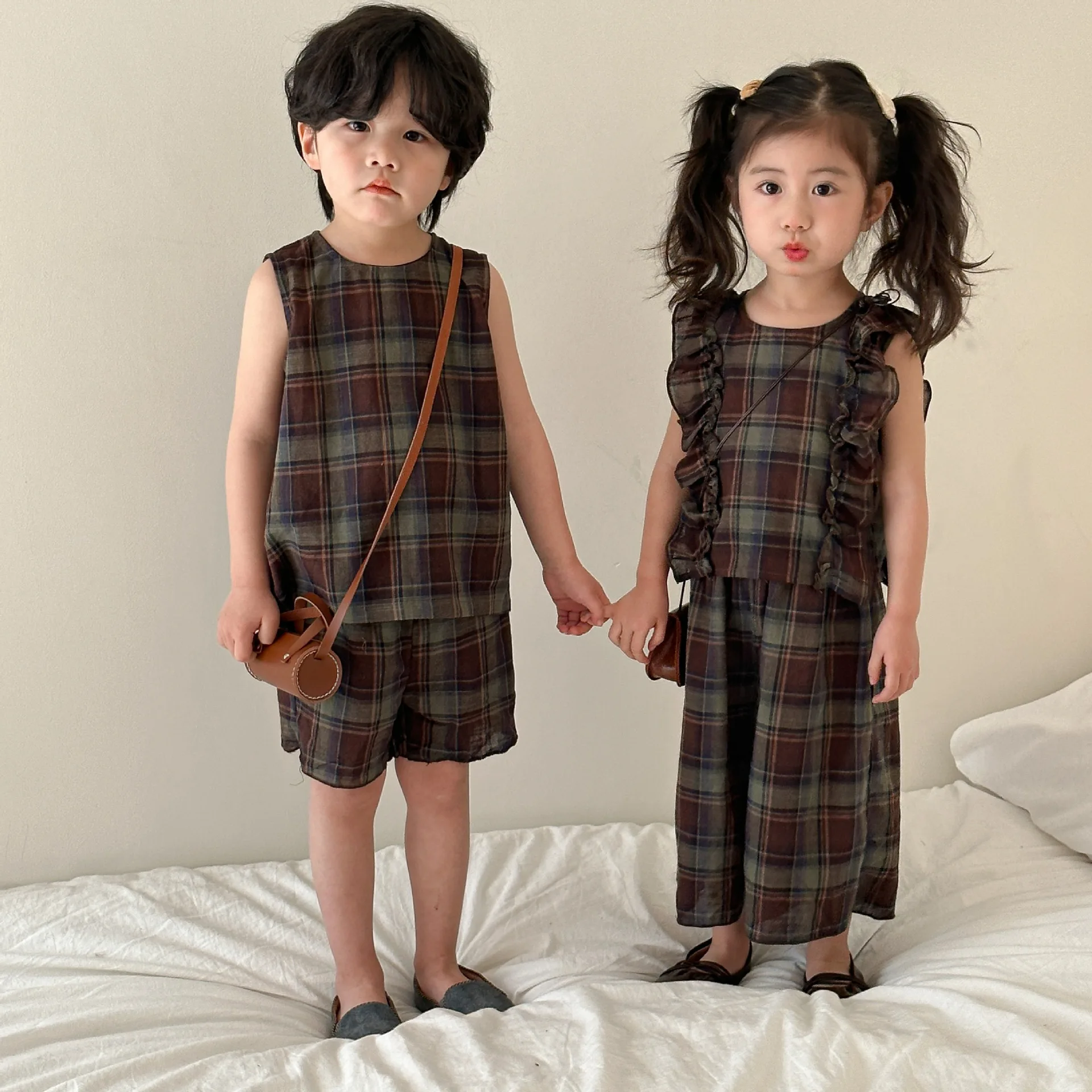 Ropa para hermanos a juego de verano con chaleco y pantalón corto - imagen 2