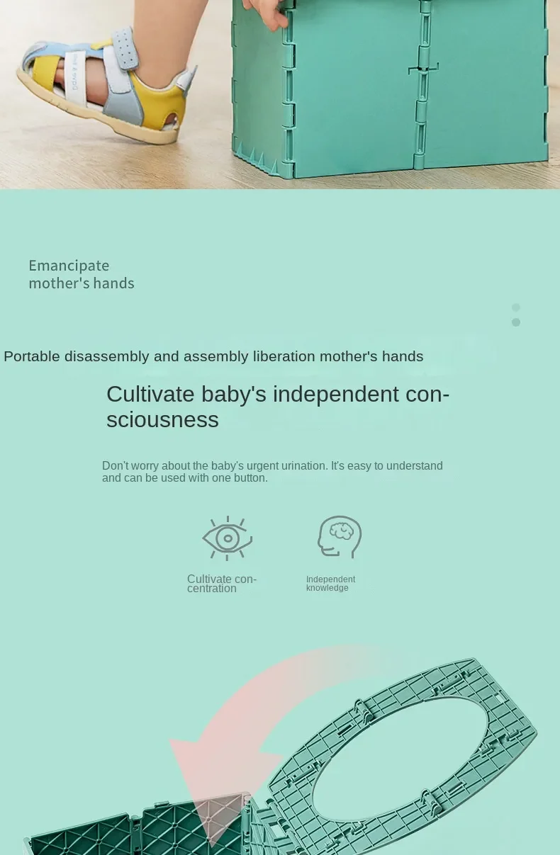 niño usando el asiento de inodoro portátil en un baño doméstico