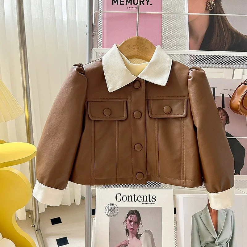 Chaqueta infantil con solapa y estilo informal