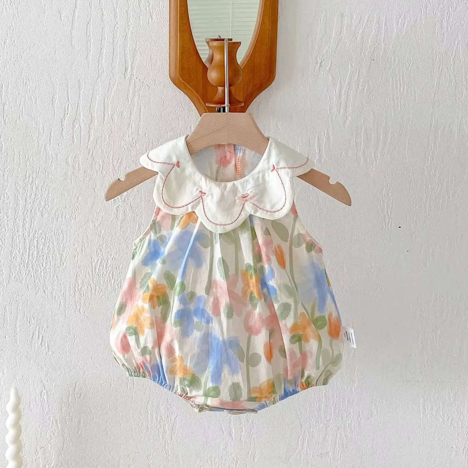 Body recién nacido niña de flores con cuello Peter Pan