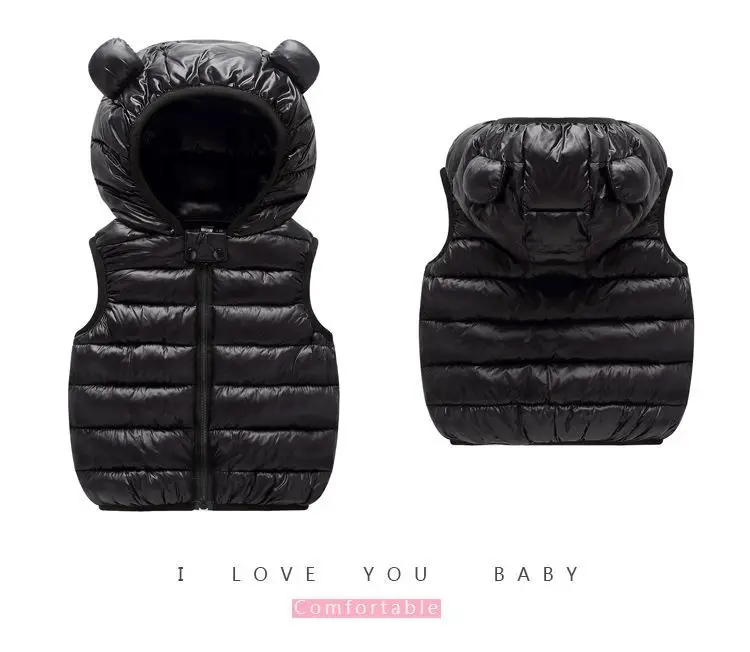 Chaleco infantil combinado con ropa de otoño