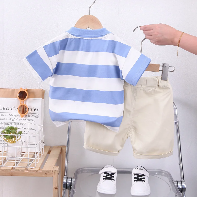 Conjunto de verano para bebé: camiseta a rayas y pantalón corto - imagen 2
