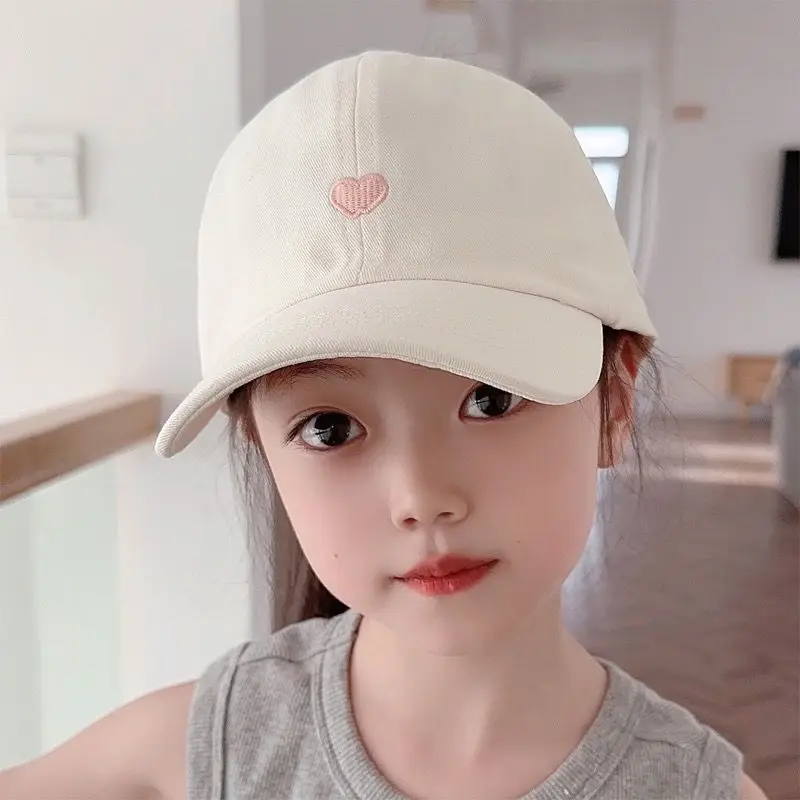 Gorra de béisbol para niñas con corazón y visera transpirable - imagen 2
