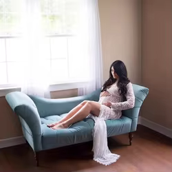 Vestido de maternidad de encaje maxi con abertura frontal para fotos