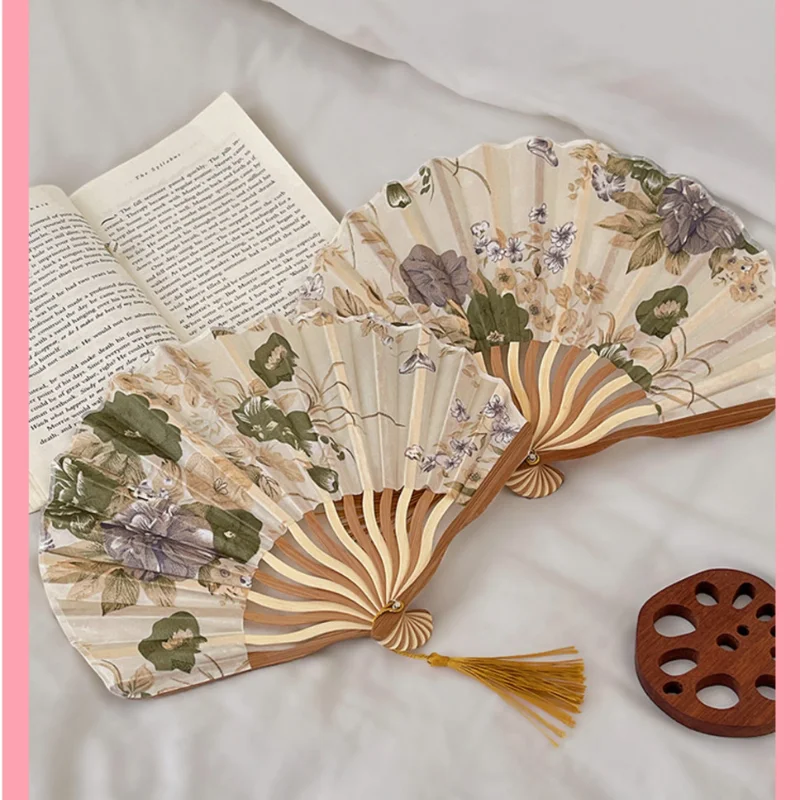 Abanico chino plegable de tinta – Clásico decorativo con borlas - imagen 2