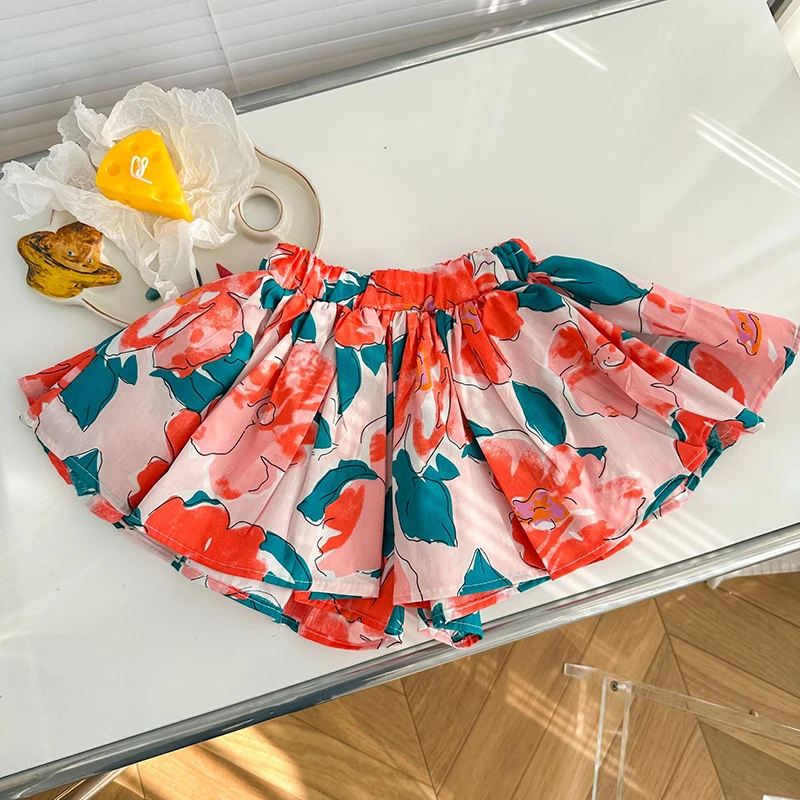 Mini pantalones cortos florales estilo falda