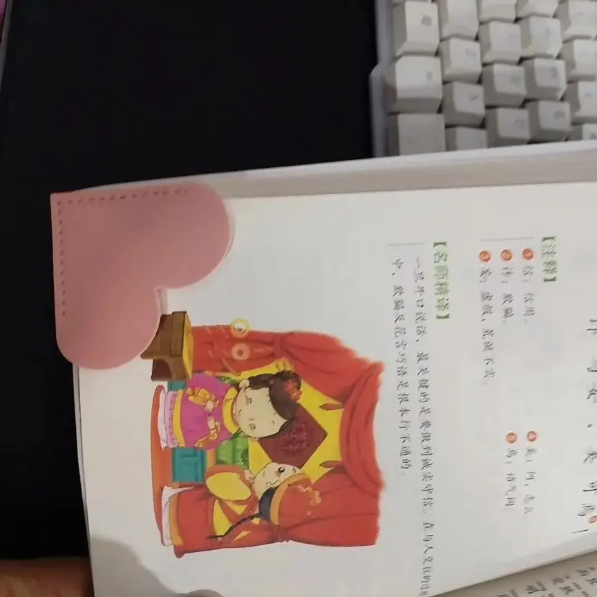 Marcapáginas infantil de corazón en cuero PU para libros, regalo - imagen 4
