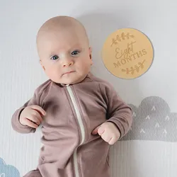 Tarjetas de crecimiento mensual en madera para bebé