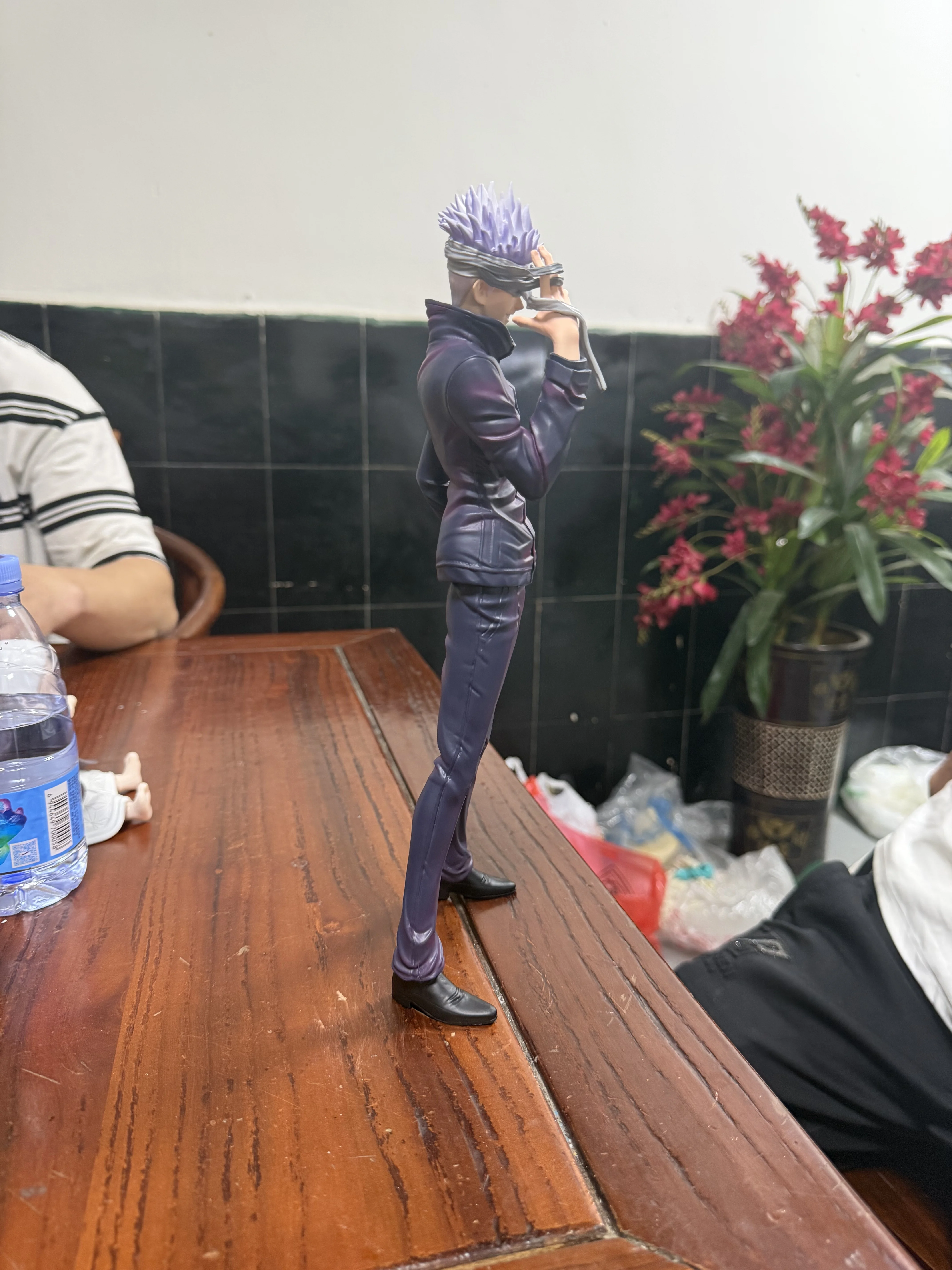 Figura de acción Satoru Gojo Jujutsu Kaisen para escritorio - imagen 3