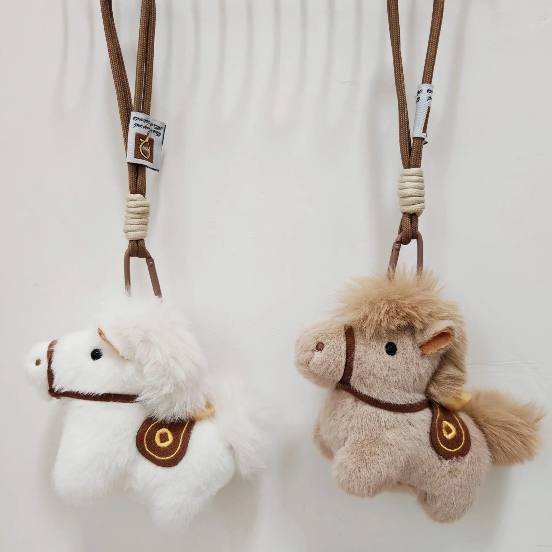 Llavero de peluche pony colgante para mochila escolar - imagen 4