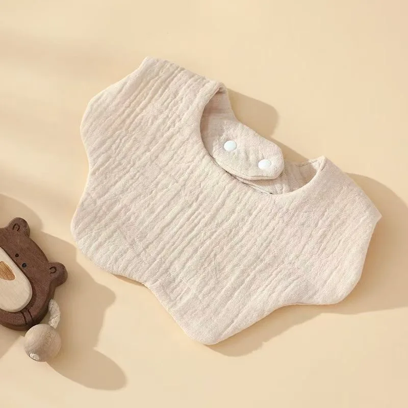 Babero bandana bebé de algodón con cuello pétalo y textura