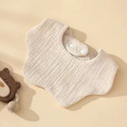Babero bandana bebé de algodón con cuello pétalo y textura