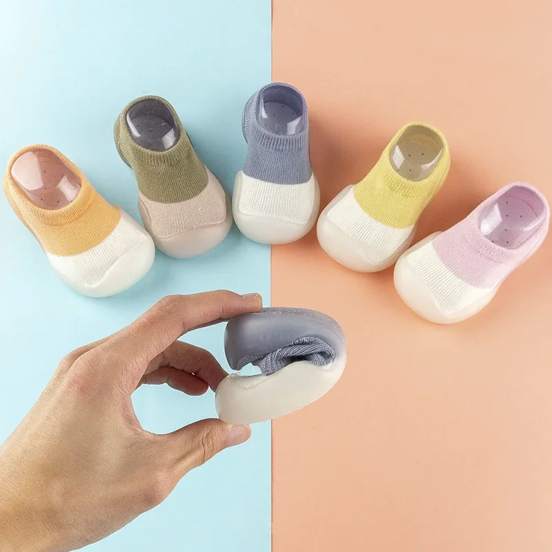 Calcetines antideslizantes con base de silicona