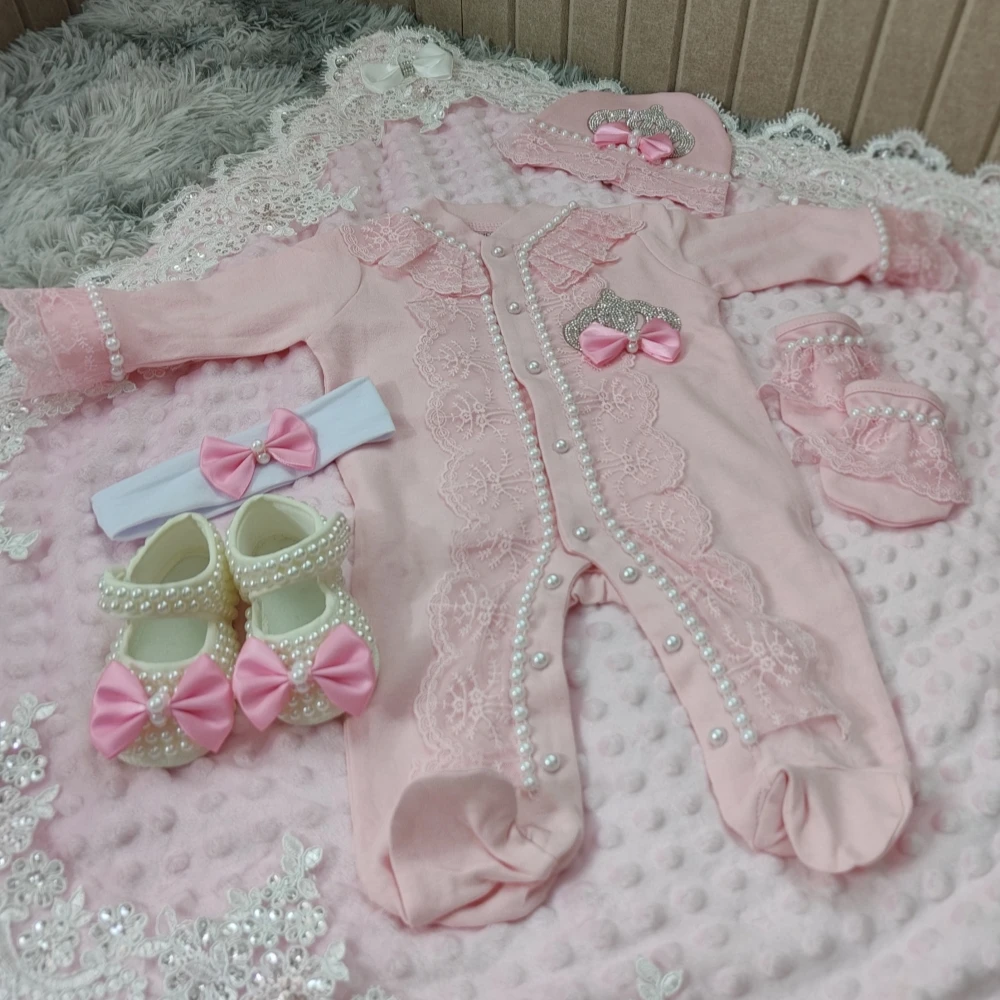 Conjunto de recién nacido niña en encaje y tul con capa boho - imagen 5