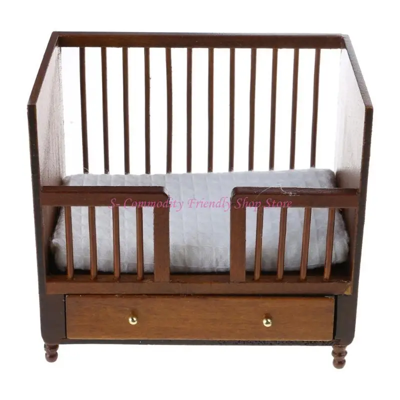 Mini cuna de madera con acabado natural
