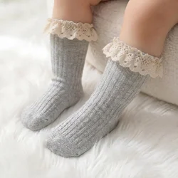 Calcetines largos con encaje y volantes para niñas de entretiempo