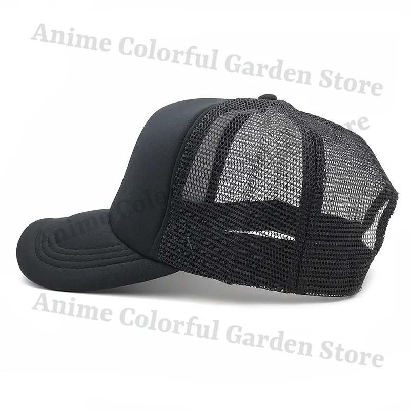 Detalle de la gorra en uso