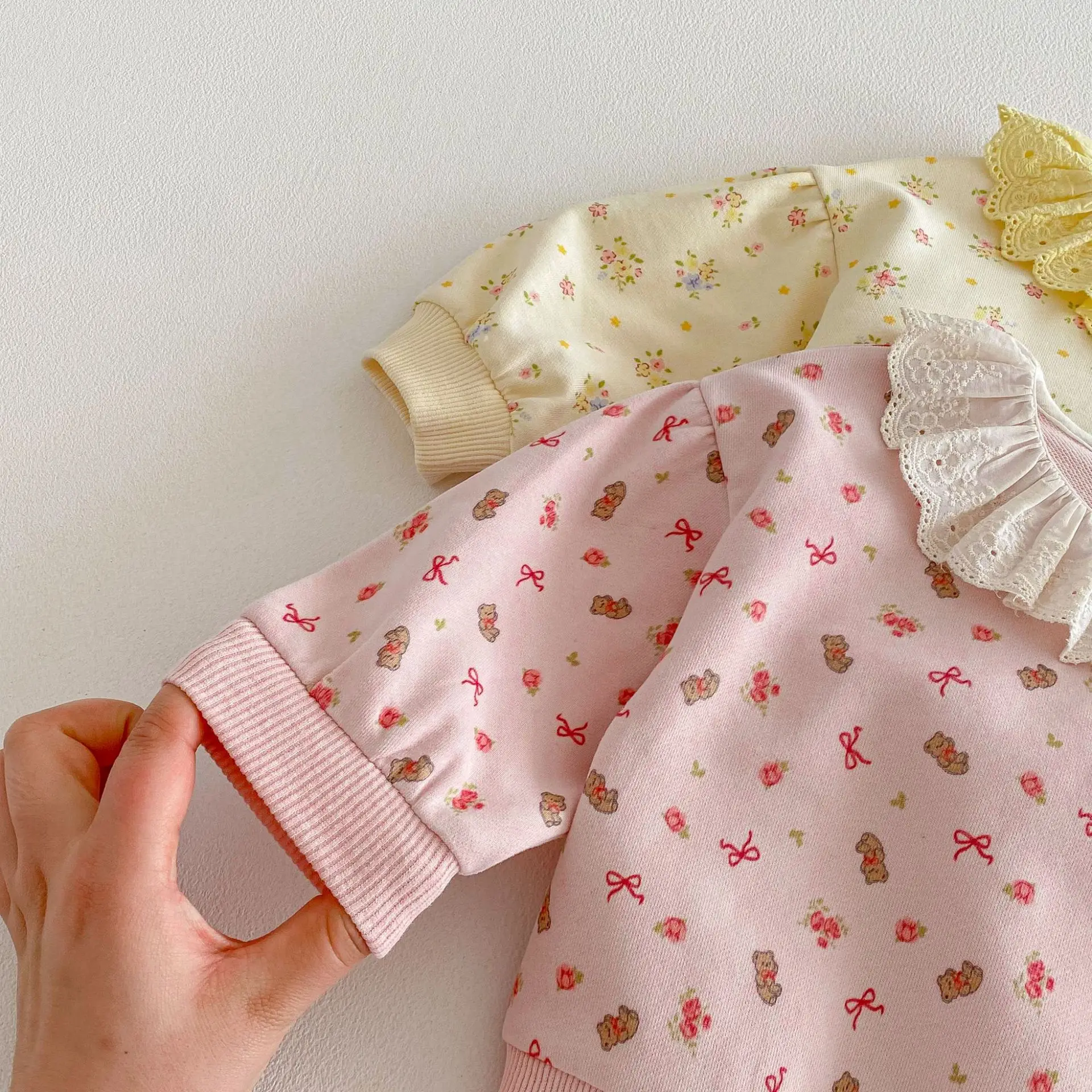 Estampado floral en detalle