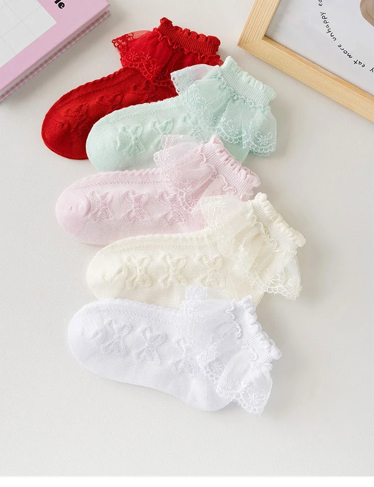 Calcetines con volantes de encaje blanco
