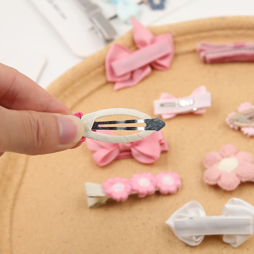 Horquillas de terciopelo con lazo para niña – Diseño Margarita - imagen 4
