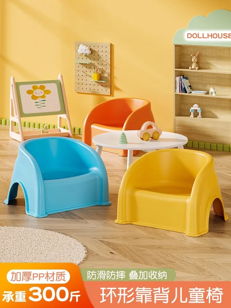 Taburete infantil de plástico con respaldo antideslizante para comedor - imagen 2