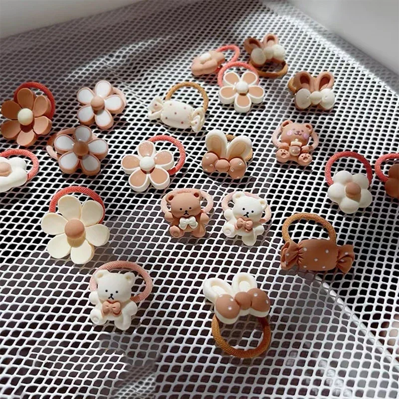 Gomas elásticas en cabello de niña
