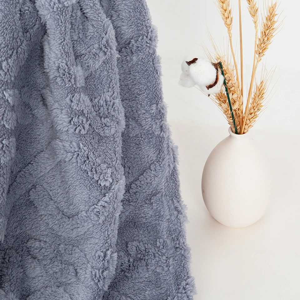Detalle de felpa Tafu en azul gris