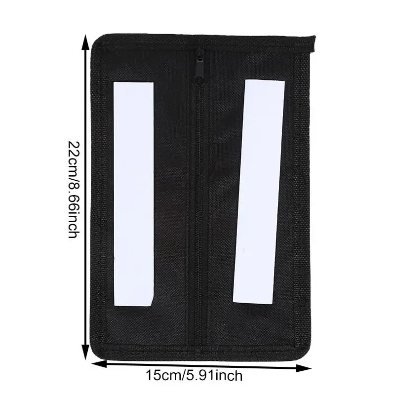 Cartera discreta con aspecto simple y compartimento oculto