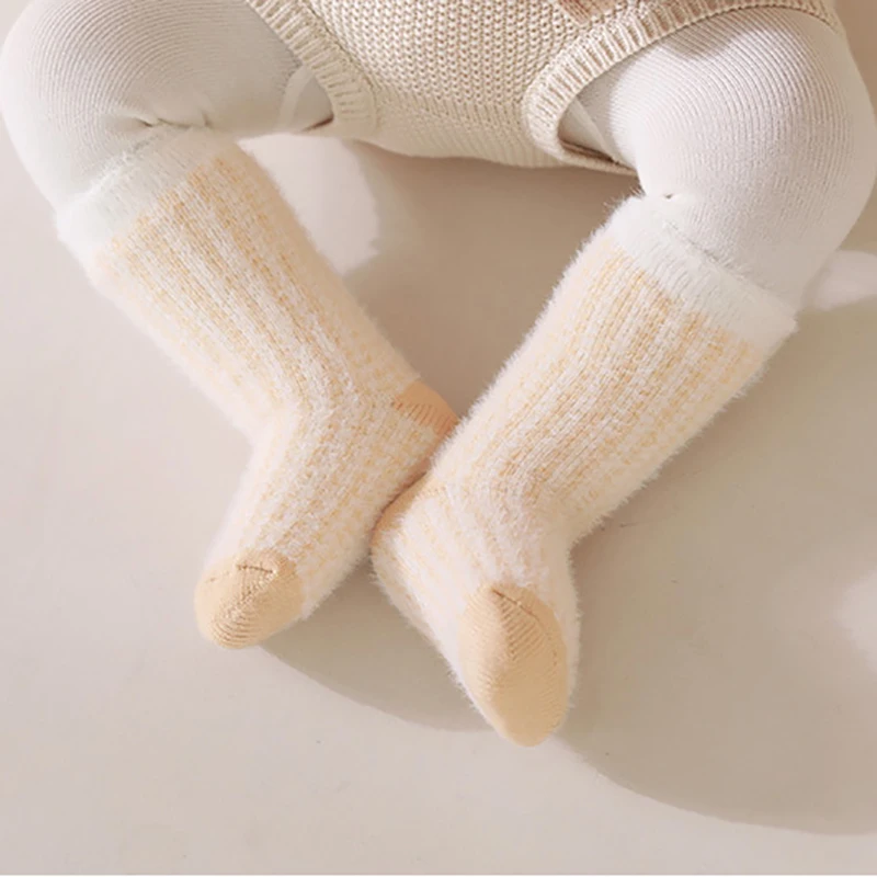 Calcetines terciopelo con rayas para bebés recién nacidos - imagen 4