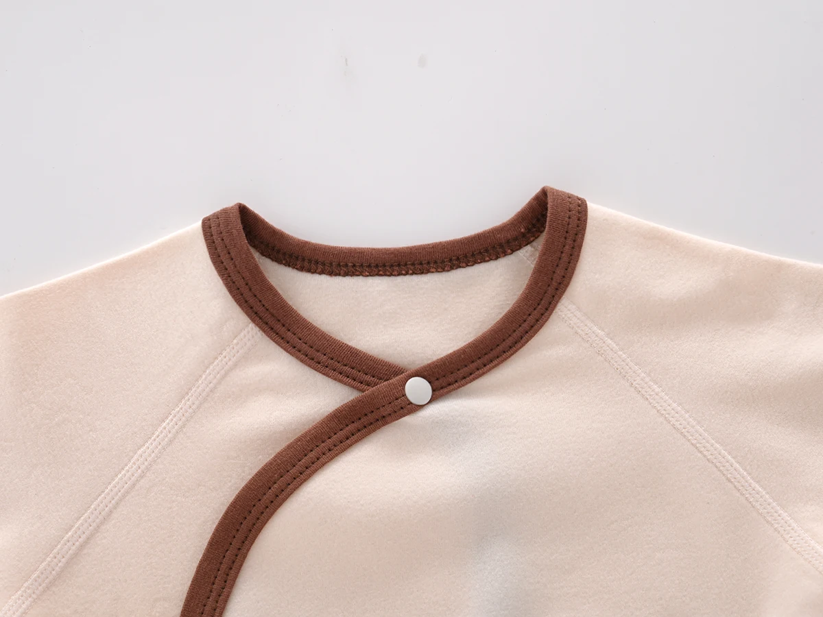 Detalle del conjunto de bebé