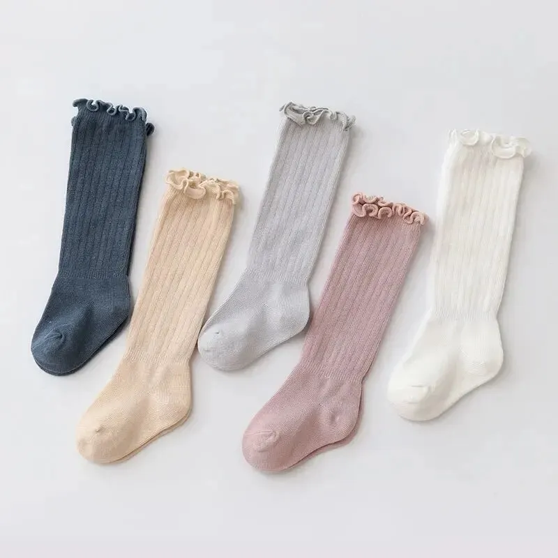 Calcetines largos de algodón con encaje y volantes para niña - imagen 5