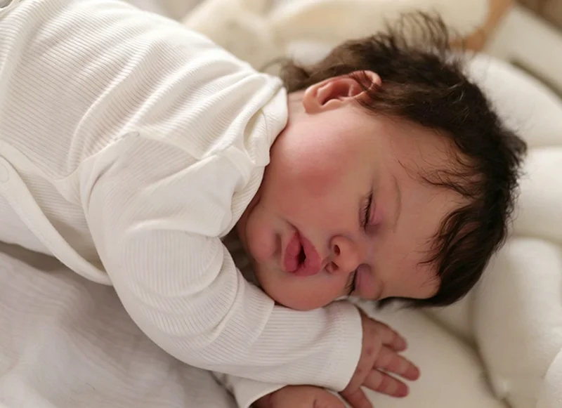 Pickle muñeca reborn realista durmiendo con piel efecto 3D - imagen 4