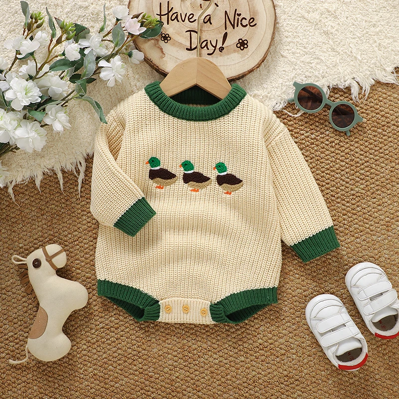Pelele bebé beige de manga larga para otoño e invierno