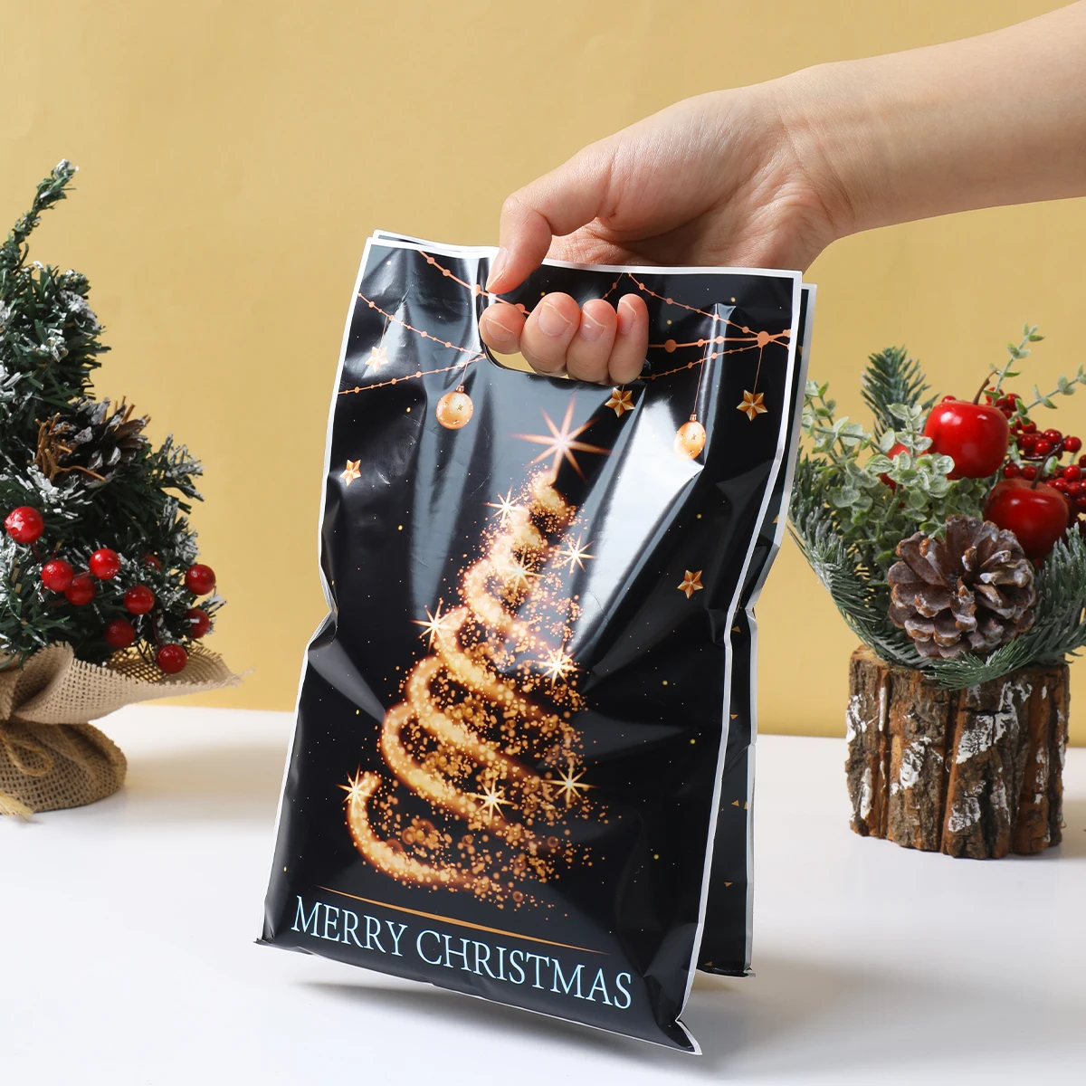 Bolsa regalo Navidad dorada y negra – Plástico resistente - imagen 2
